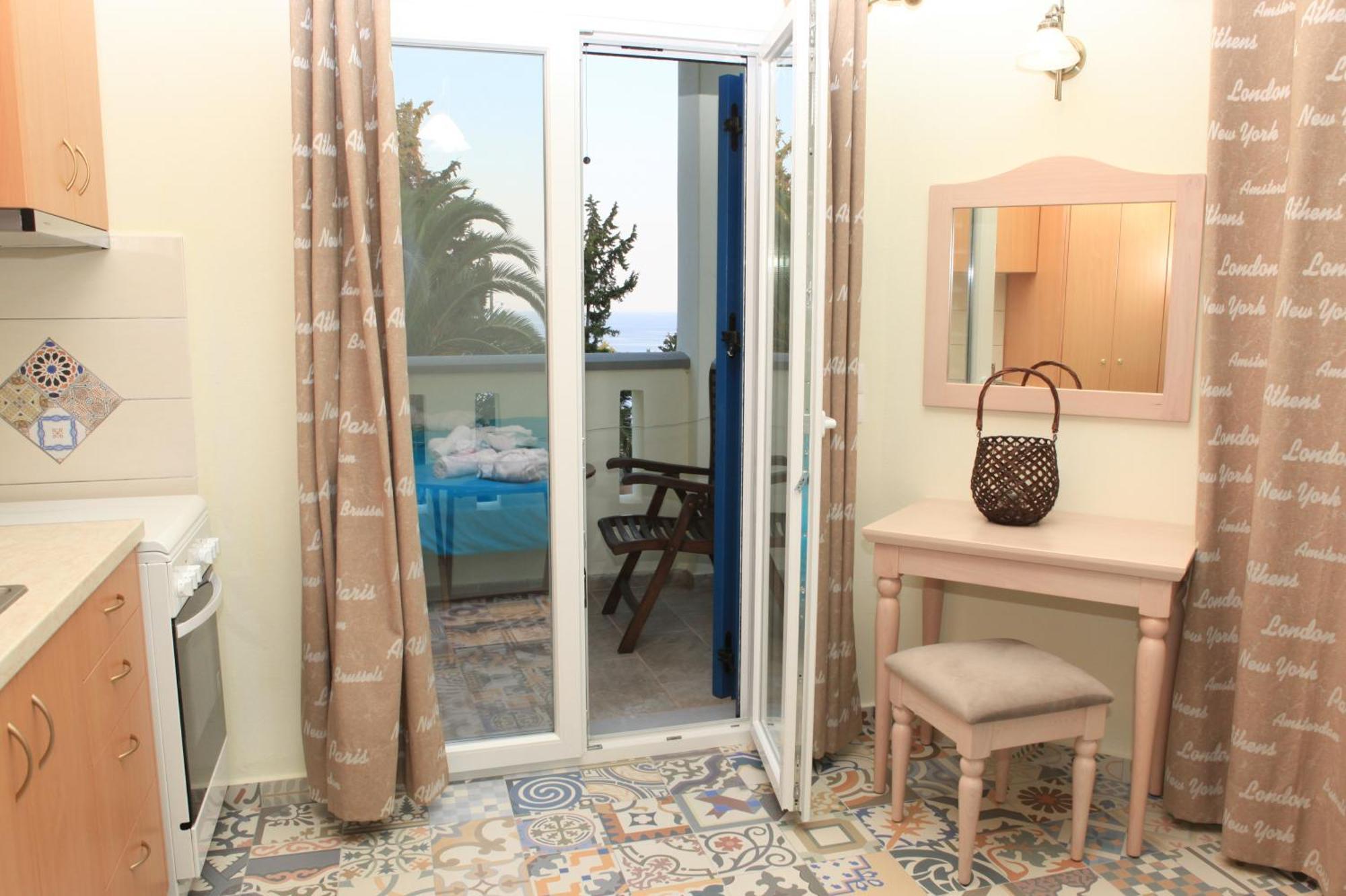 Stafylos Suites & Boutique Hotel Стая снимка
